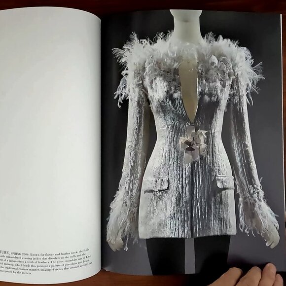 Luxury Coffee Table Book: Chanel, The Legend of an Icon (Coco & Karl Lagerfeld) - Picture 3 of 16